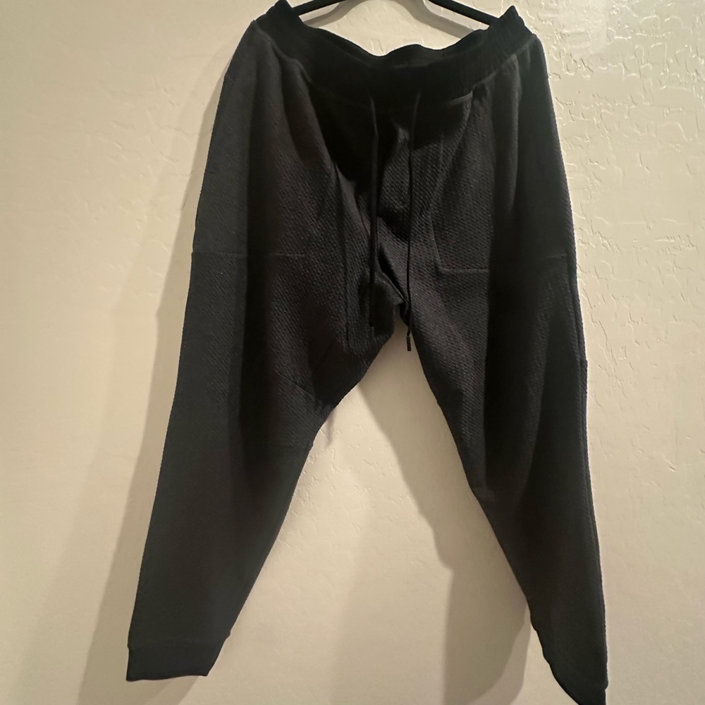 Lululemon dark grey waffle print sweat joggers.